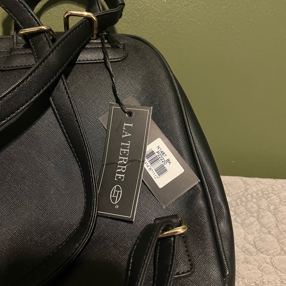 🌟La Terre Vegan leather Backpack Purse🌟 - Picture 6 of 8